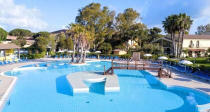 Lovely apartment for 4 guests with WIFI, A/C, pool, TV and pets allowed