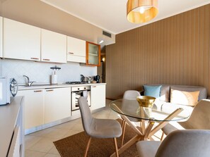Interior - Lovely apartment for 2 people with A/C, WIFI and balcony (Sanremo)