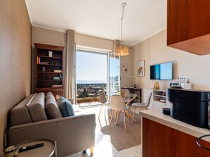Living area - Lovely apartment for 2 people with WIFI, A/C and balcony (Sanremo)