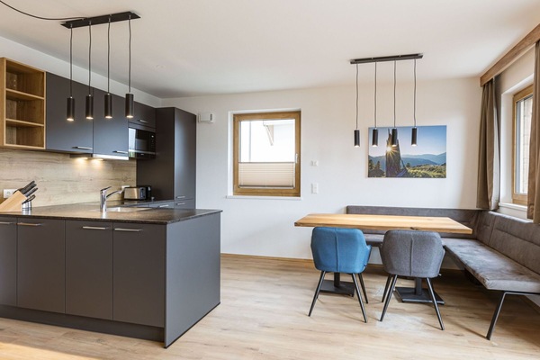 Möbel, Interior Design, Flooring, Holz, Fussboden, Decke, Tabelle, Holzboden, Light Fixture, Wohnung