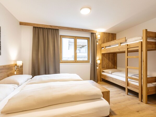 2 Schlafzimmer, Reisekinderbett, kostenloses WLAN