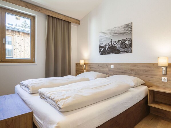 5 bedrooms, travel cot, free WiFi