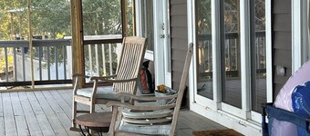 Relax on Crystal Lake! 20 min to Panama City, hiking, preserves & parks.
