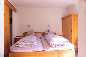 1 bedroom, free WiFi, bed sheets - Double room in Tyrol directly on the ski slope (Niederau)