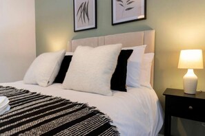 3 chambres, fer et planche à repasser, draps fournis