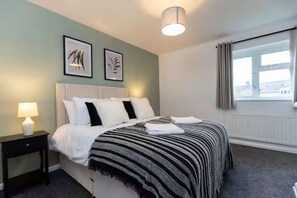 3 bedrooms, iron/ironing board, bed sheets