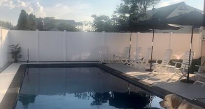 PRIVATE POOL PARADISE!