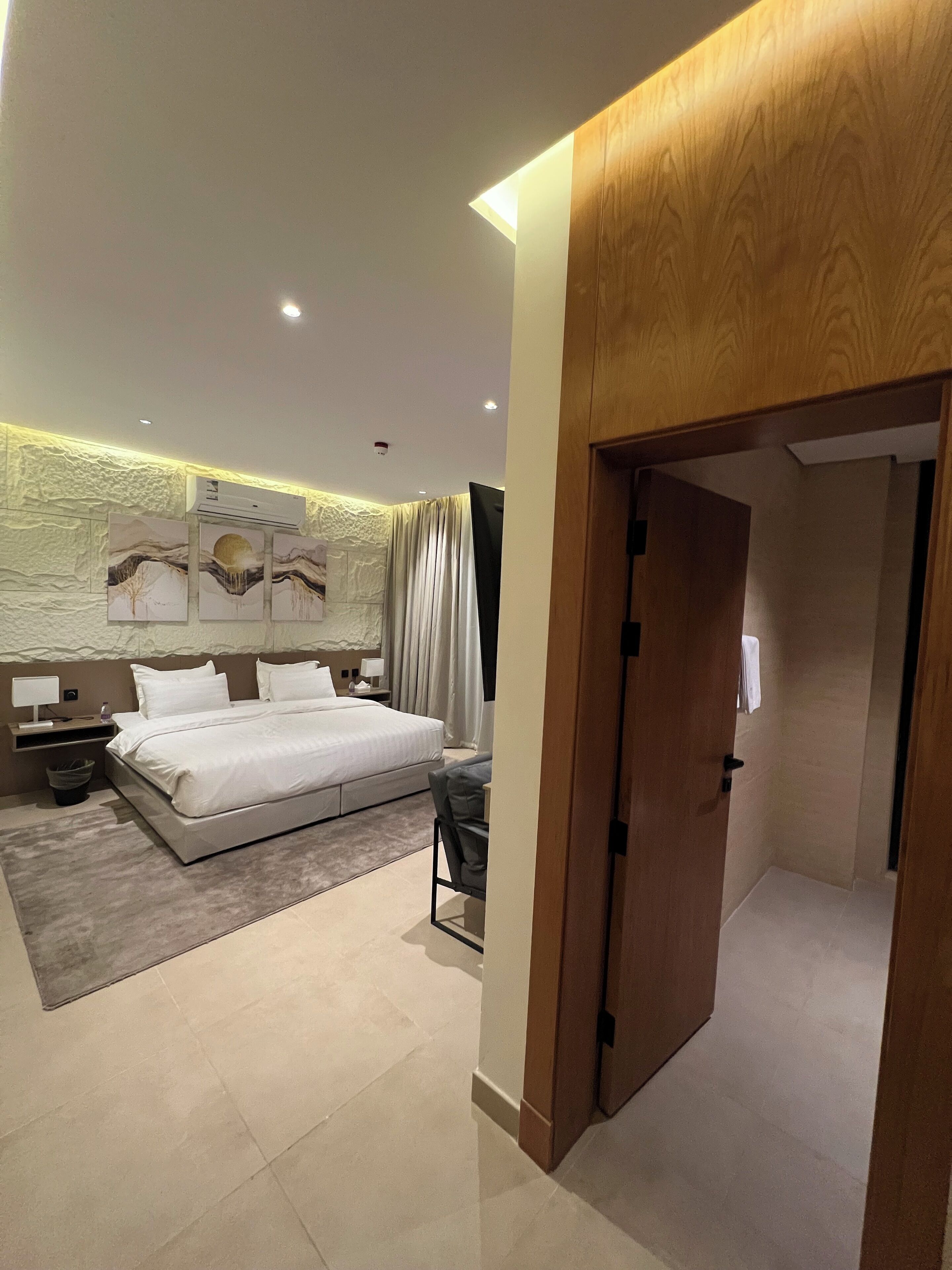 Luxury Apartment, 2 Bedrooms | Down comforters, free WiFi, bed sheets