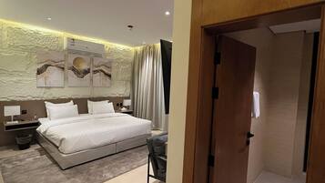 Luxury Apartment, 2 Bedrooms | Down comforters, free WiFi, bed sheets