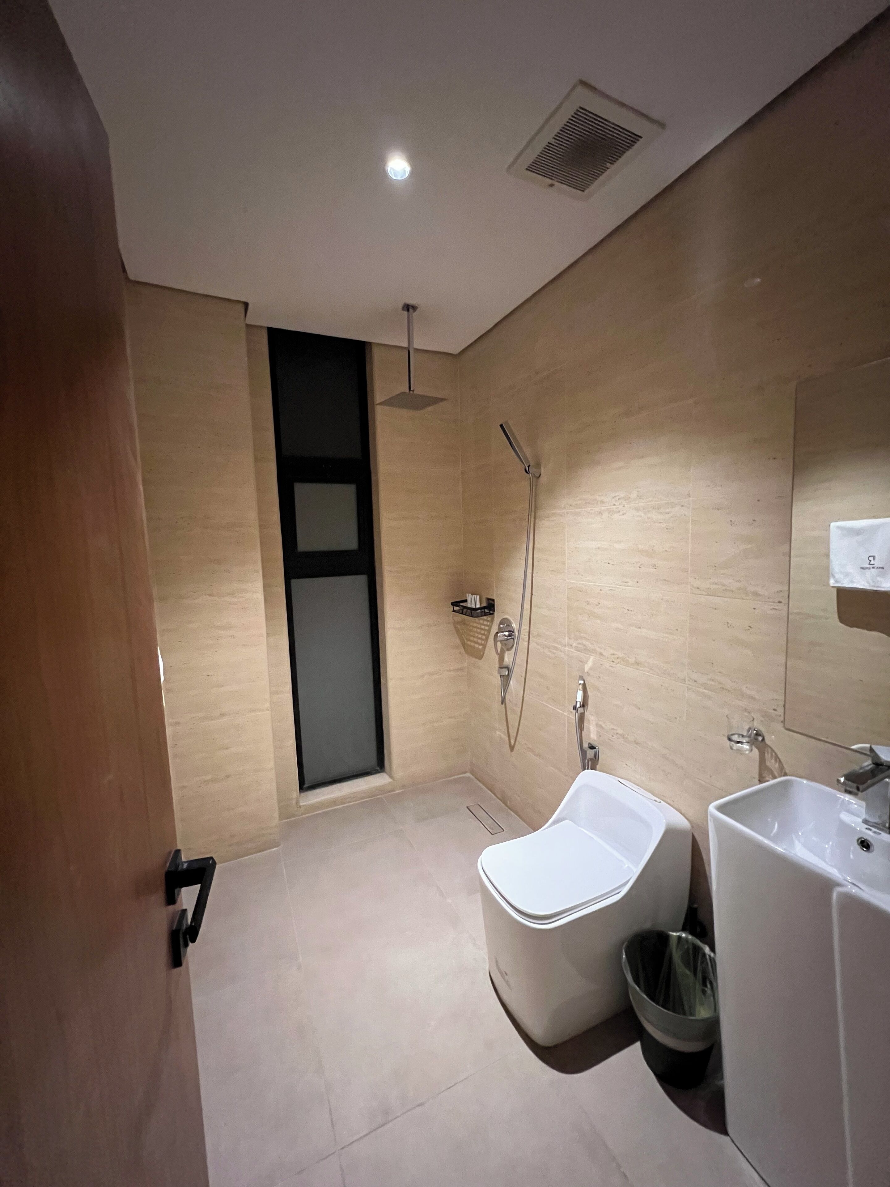 Luksushuoneisto, 2 makuuhuonetta | Kylpyhuone | Suihku, ilmaiset hygieniatuotteet, hiustenkuivaaja, pyyhkeet