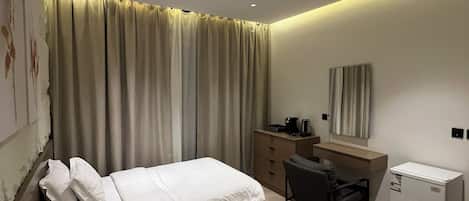 Luxury Apartment, 2 Bedrooms | 2 bedrooms, down comforters, free WiFi, bed sheets