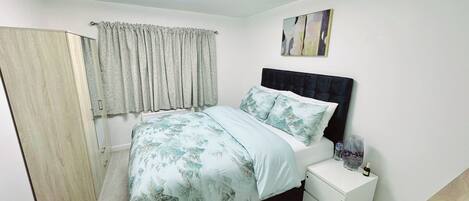 Apartment | 2 bedrooms, iron/ironing board, free WiFi, bed sheets