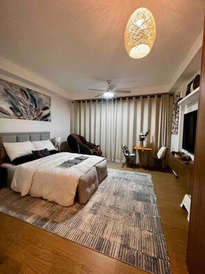 1 habitación, tabla de planchar con plancha, wifi y ropa de cama