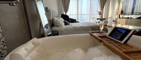 1 غرفة نوم ومكواة/لوح كي وواي فاي وملاءات أسرّة