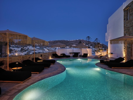 Bar junto a la piscina