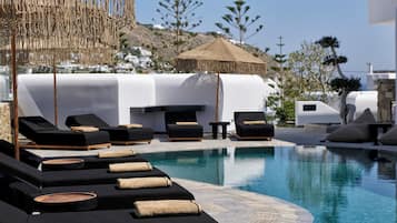 Kolam renang outdoor musiman