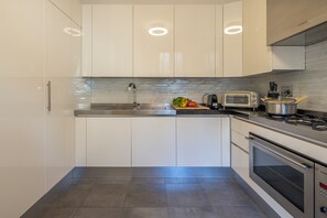 Villa, Balcony, Hill View | Private kitchen