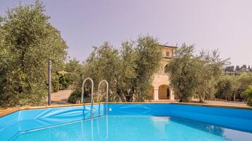 Außenpool (je nach Saison geöffnet)