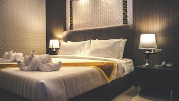 Escritorio, espacio para trabajar con laptop y wifi gratis