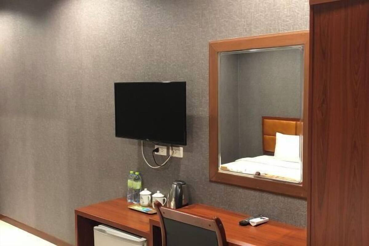 Desk, laptop workspace, WiFi (free)