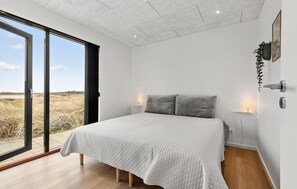 3 bedrooms, free WiFi - Lovely home in Oksbøl with sauna (Oksbøl)