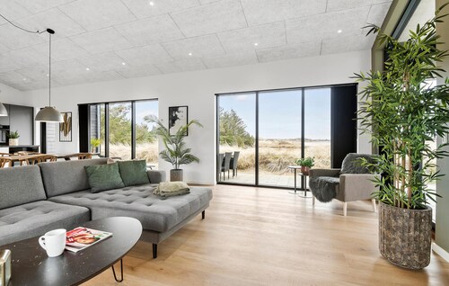 Lovely home in Oksbøl with sauna