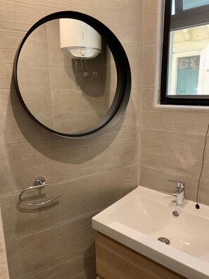 Hårføner og håndklær