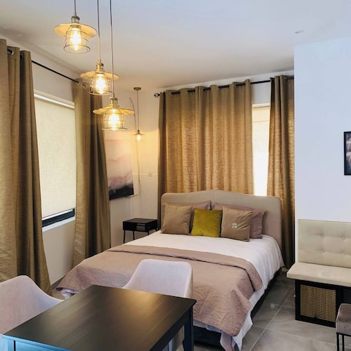 Ground-floor maisonette just steps from the seafront