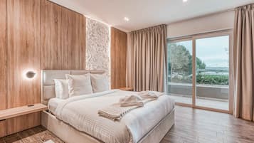 2 slaapkamers, een bureau, een strijkplank/strijkijzer, reisbedje