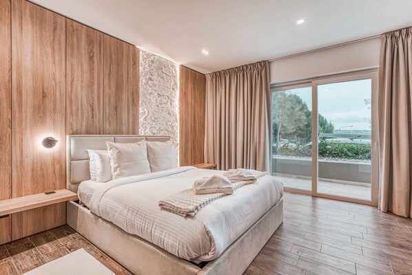 2 bedrooms, desk, iron/ironing board, travel cot