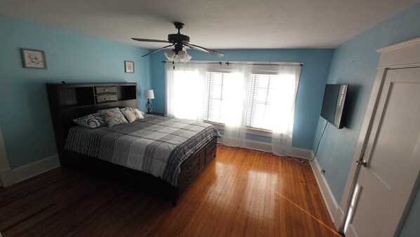 4 bedrooms, iron/ironing board, free WiFi, bed sheets