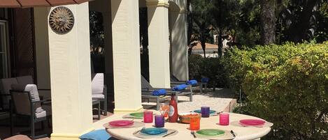 Apartment | Outdoor dining