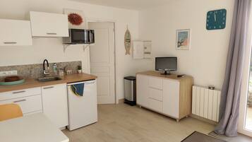 Réfrigérateur, micro-ondes, four, lave-vaisselle