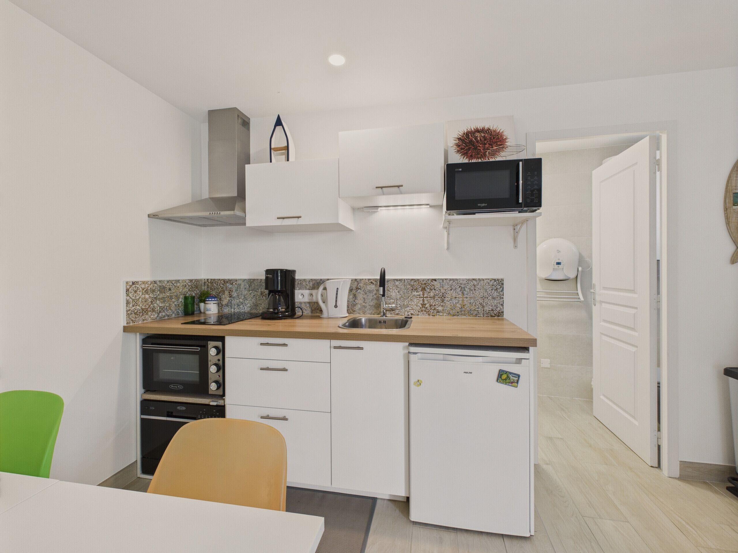 雪櫃、微波爐、焗爐、洗碗機