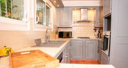 Villa “Le Roc” for 10, garden and swimming pool