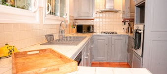 Villa “Le Roc” for 10, garden and swimming pool