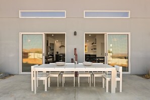 Outdoor dining - No Vacancy • New Home, Game Room, Spa, Hammocks (Joshua Tree)