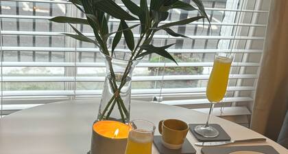 Central Whitby Ground Floor Apt/Dog Friendly/Comfy and Cosy/Lg Smart TV/FastWiFi