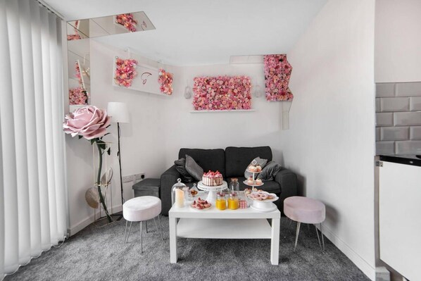 Apartment | Dining - Leicester - Apartment - Sleeps 2 - 97ws (Leicester)