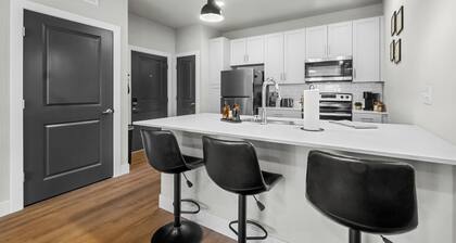 Modern 1BR Near Walmart, AMP & Bike Lift