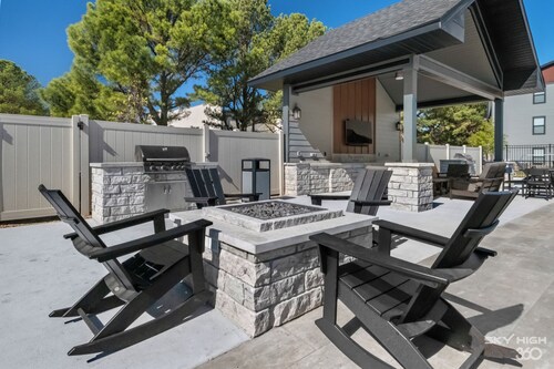 Relax in Style Charming 1BR  w/ Sectional , Gym, Free Parking & All the Comforts of Home