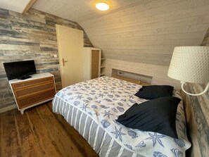 2 bedrooms, iron/ironing board, travel crib, WiFi - Typical Fisherman's house at the port of Perros Guirec 2 Bedrooms (Perros-Guirec)