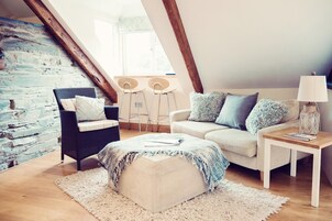 Apartment | Living area | TV