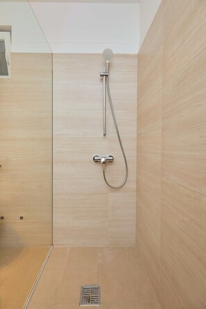 Apartment (1 Bedroom) | Bathroom