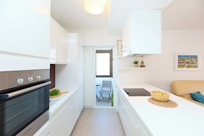 公寓 (1 Bedroom) | 私人廚房 | 烤箱、爐台、洗碗機、電熱水壺