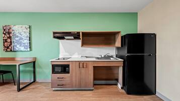 Desk, laptop workspace, free WiFi, bed sheets
