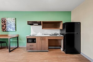 Desk, laptop workspace, free WiFi, bed sheets
