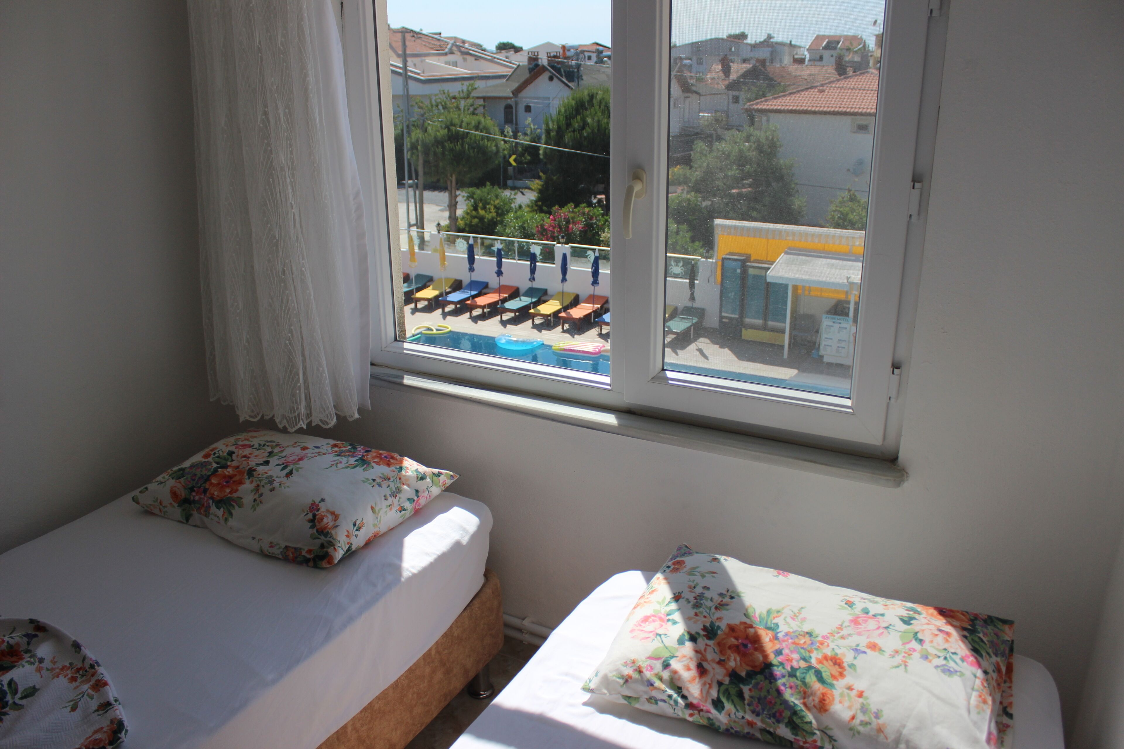 Soundproofing, free WiFi