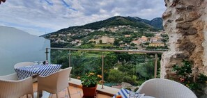 Outdoor dining - Le perle d'italia (Ravello)