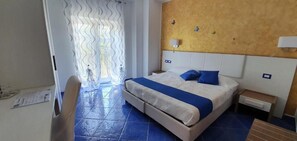 Basic Triple Room, Balcony, Mountain View | In-room safe, desk, blackout curtains, iron/ironing board - Le perle d'italia (Ravello)